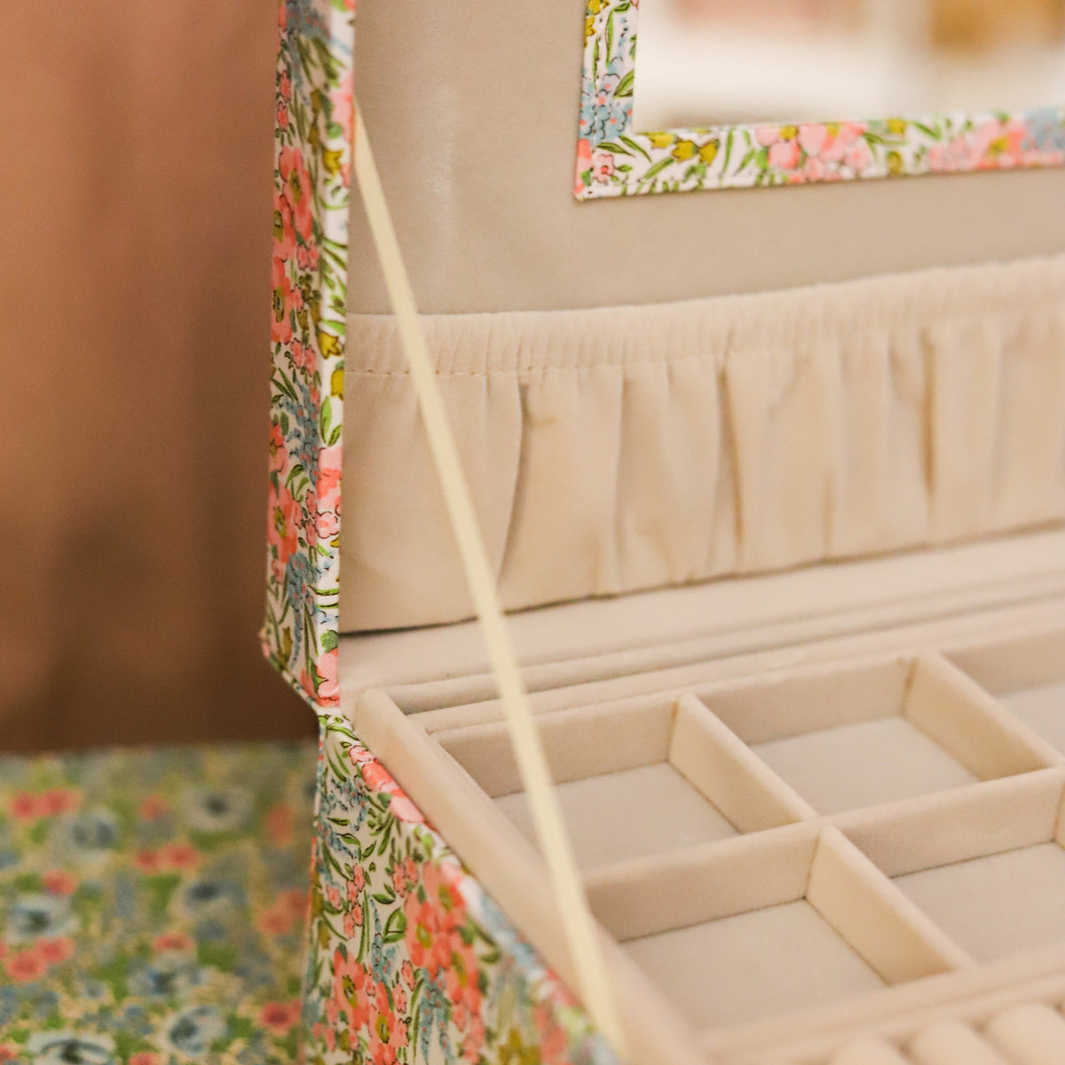 Liberty Large Jewelry Box, Swirling Petals Pink