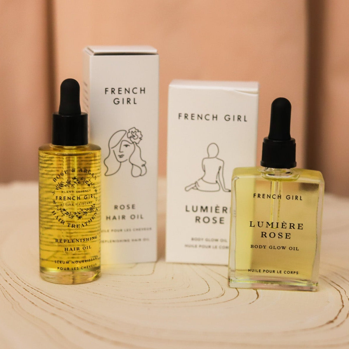 French Girl Lumière Rose Body Glow Oil deeply moisturizes with nourishing plant oils while leaving skin soft, luminous and delicately scented with rose.