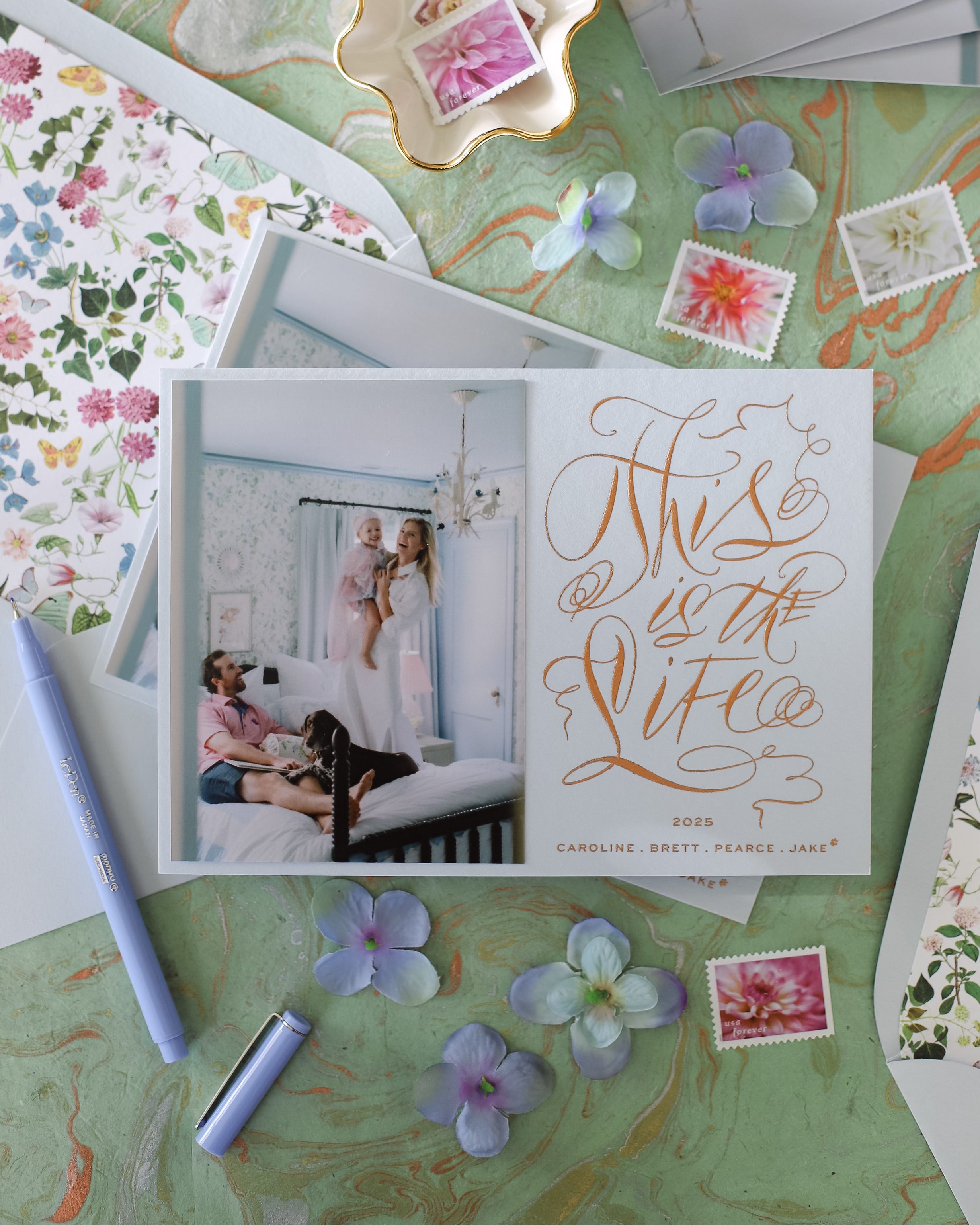 Borders Luxe Large Holiday Card (Archive)