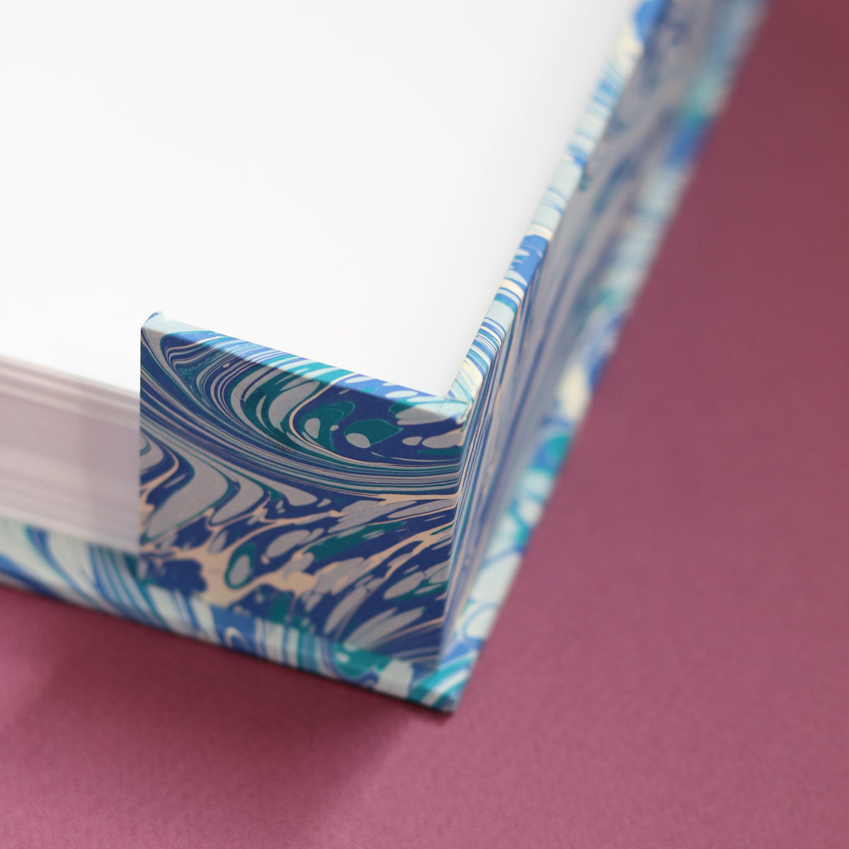 Keep notes beautifully organized with the Marbled Jotter Paper Holder, featuring a decorative marbled finish and a matching sticky note holder available separately.