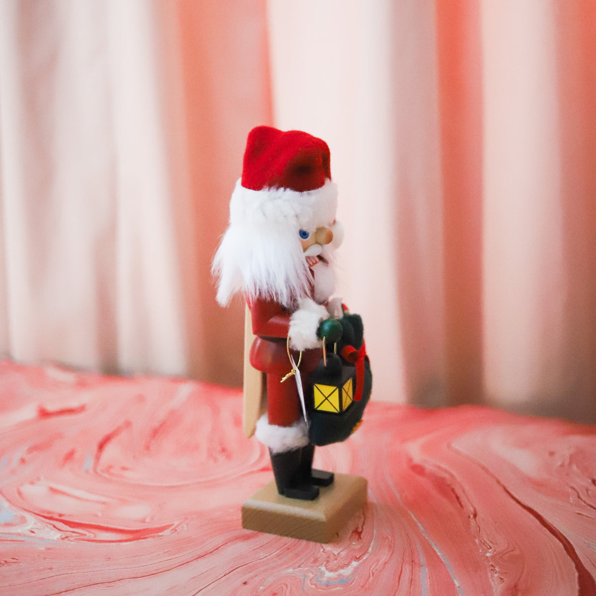 Santa’s Guiding Light Nutcracker, 10.6"
