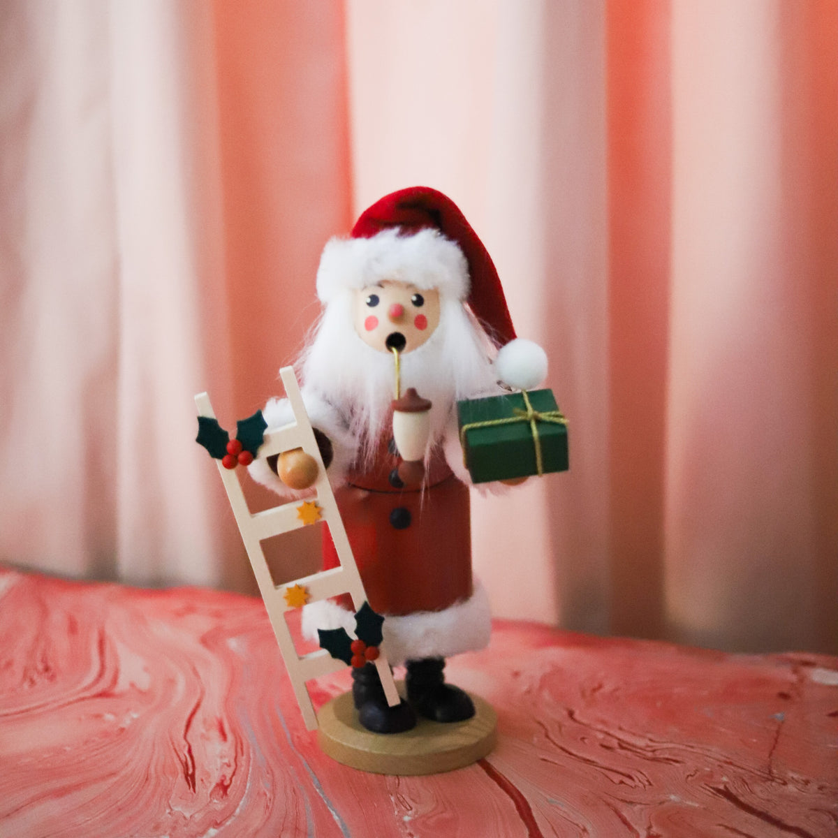 Merry Old Saint Nick Smoker, 11.2"