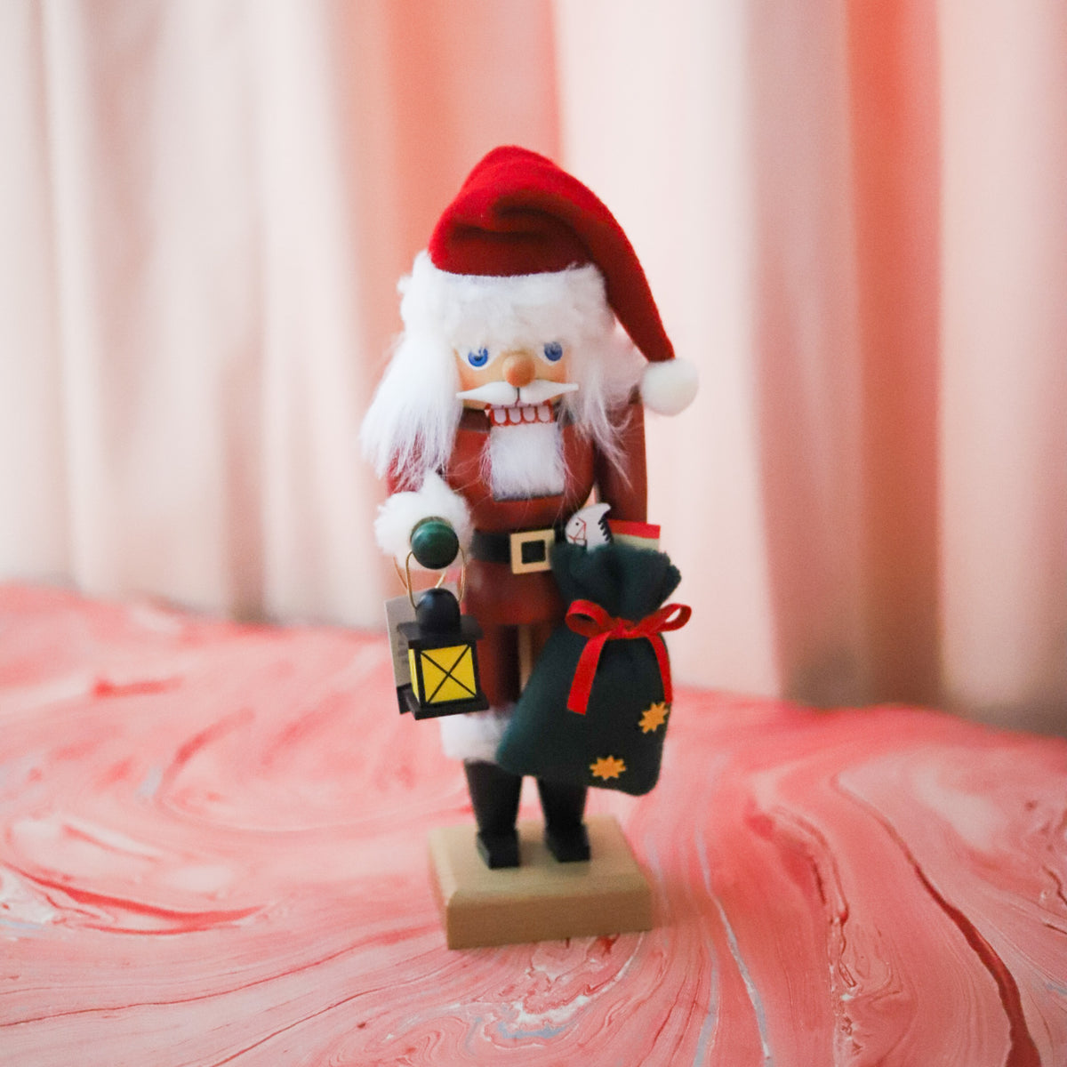 Santa’s Guiding Light Nutcracker, 10.6"