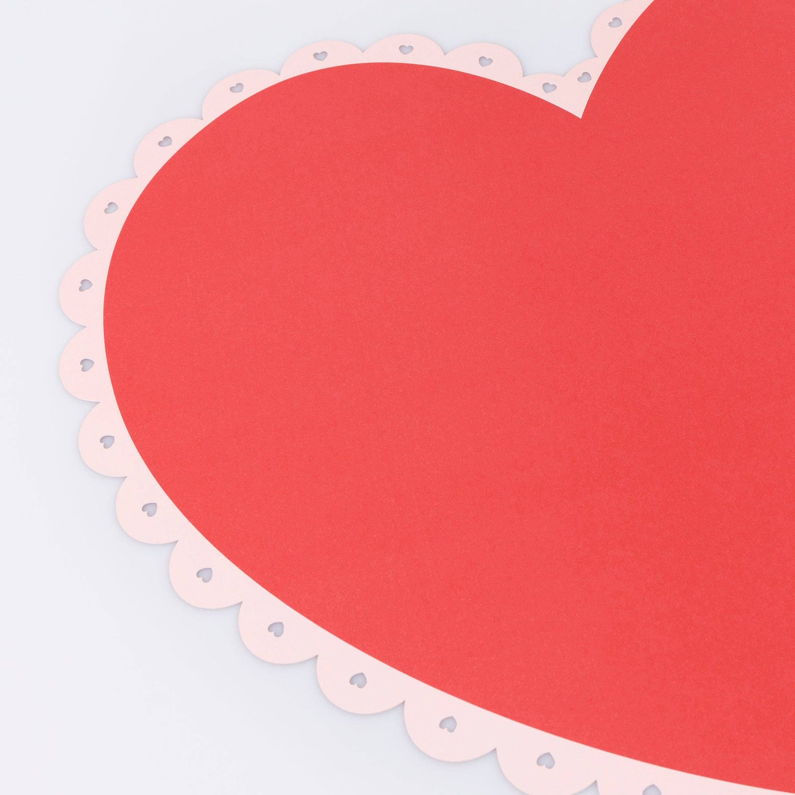 Scalloped Heart Paper Placemats – Stovall Collection